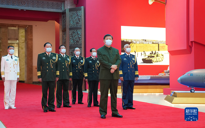 習近平在參觀“領航強軍向復興——新時代國防和軍隊建設成就展”時強調 再接再厲 銳意進取 埋頭苦干 奮力實現建軍一百年奮斗目標